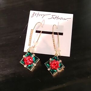 🎄🎁CHRISTMAS IS COMING!☃️🎄 NWT Betsey Johnson Christmas Gift earrings